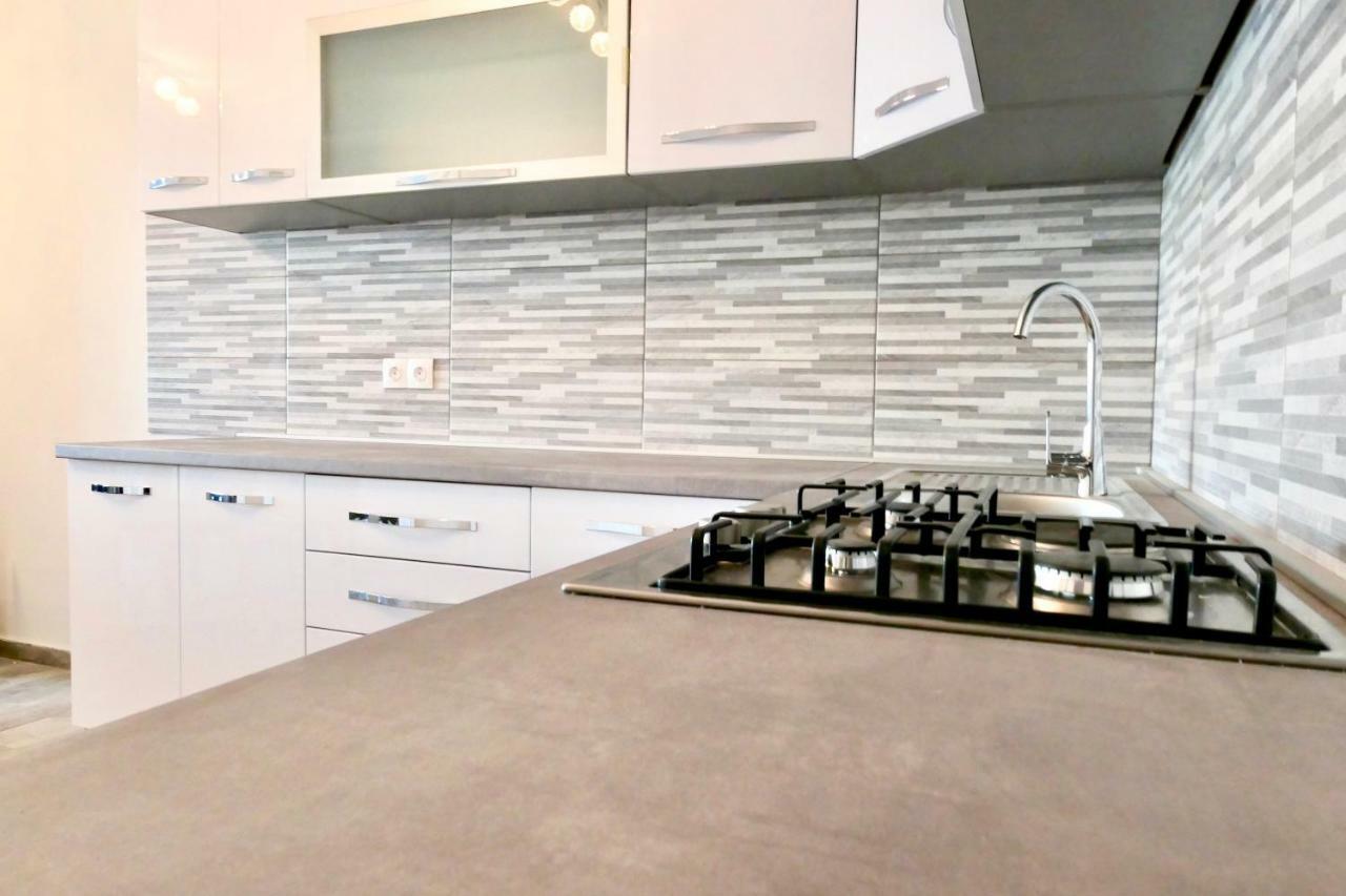Antonia Apartments Zavalatica Bagian luar foto
