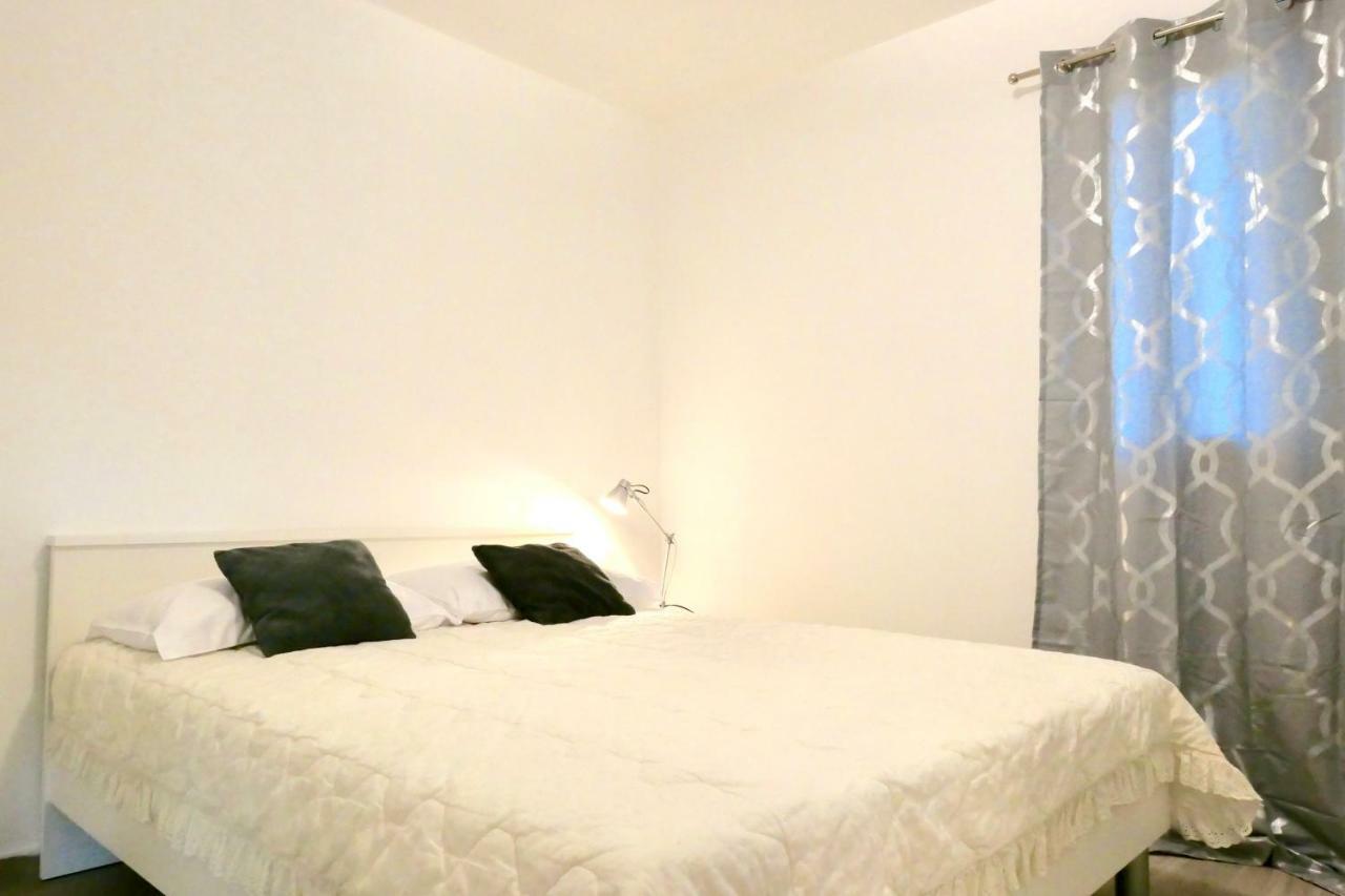 Antonia Apartments Zavalatica Bagian luar foto